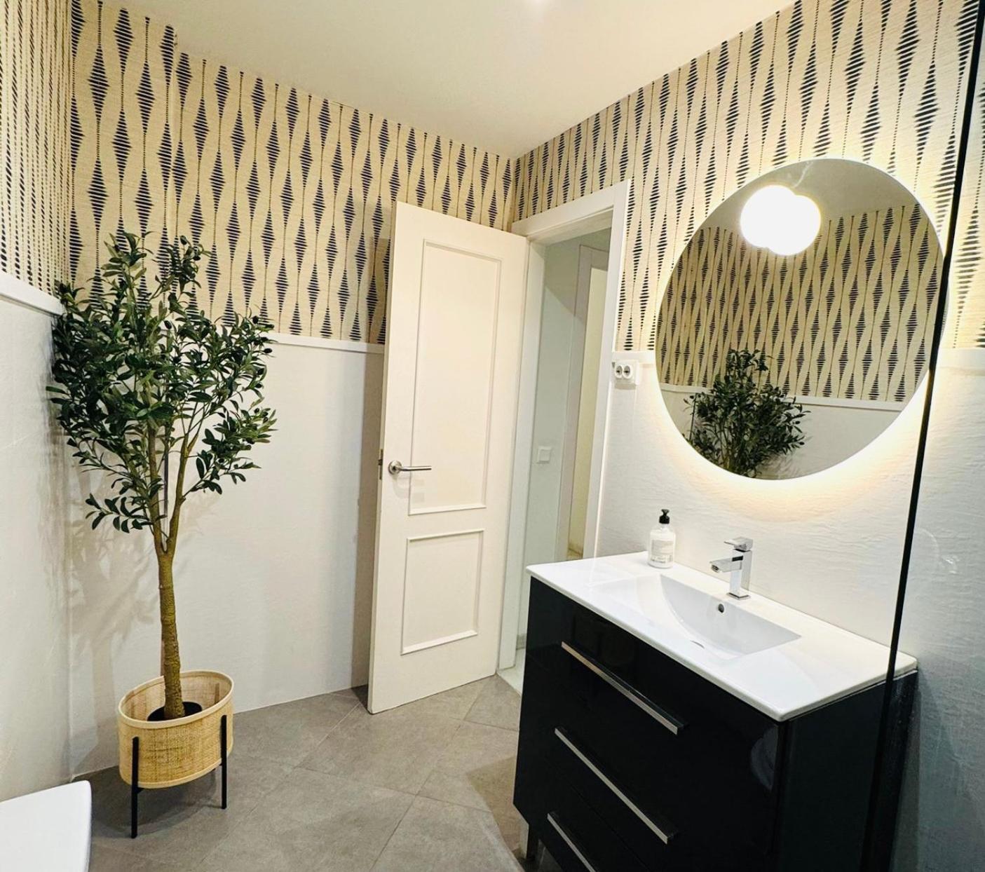 Nuevo Cathedral Deluxe Apartment Sinesedesignhomes Малага Екстериор снимка
